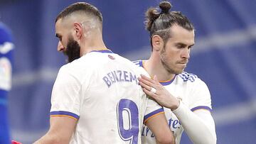 Bale entra; sale Benzema. 