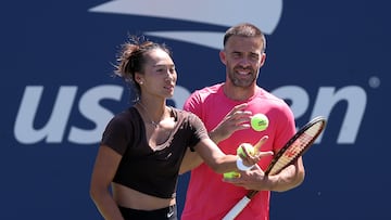 NEW YORK, NEW YORK - AUGUST 23: Zheng Qinwen of China practices with coach Pere Riba ahead of the 2024 US Open at USTA Billie Jean King National Tennis Center on August 23, 2024 in New York City. (Photo by Jamie Squire/Getty Images)