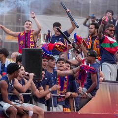 Rúa del Barcelona, en directo: última hora de la celebración de los campeones de Liga, hoy en vivo