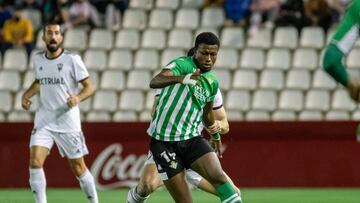 Momento del partido entre el Albacete y el Betis Deportivo.