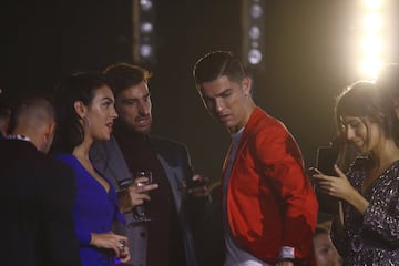 El jugador de la Juventus y su pareja acudieron a los MTV European Music Awards (EMA) en Sevilla, donde disfrutaron de la mejor música actual.