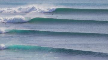 Las olas perfecas que rompen en Impossibles, Bali (Indonesia).