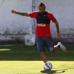 Arturo Vidal rompe el silencio: “Viajo por mi familia”