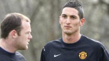 Claudio Lotito, presidente del Lazio italiano, club de origen del delantero de 17 años del Manchester United, Federico Macheda, que anotó ayer el gol decisivo para los ''red devils'' sobre el Aston Villa calificó de "feria de ganado" el actual sistema de traspasos en el mundo del fútbol, donde los jugadores jóvenes son arrancados bruscamente de sus club de origen por los equipos extranjeros más potentes.