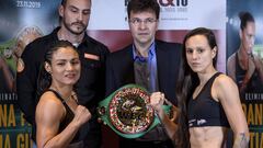 Katia Guti&eacute;rrez (izquierda), Joana Pastrana (derecha), &Aacute;lvaro Gil-Casares (detr&aacute;s a la izquierda) y Miguel De Pablos (con el cintur&oacute;n WBC Silver) durante el pesaje.