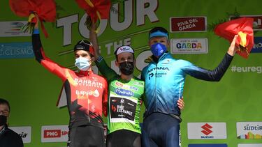 Un podio que mira al Giro