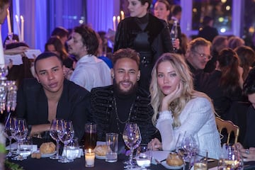 Olivier Rousteing, Neymar y Sasha Luss.