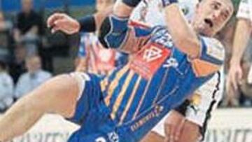 <b>PROBLEMA. </b>Nikolic, con el tobillo roto, no jugará en Hungría.