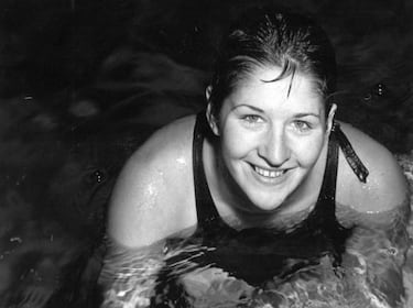 La reina de los 100 metros libres comenzó a despuntar en los Juegos de Melbourne 1956. Tras cuatro oros y cuatro platas, en 1962 se convertía la primera mujer en bajar del minuto en esa prueba. Con sólo 19 años la australiana compitió con su compatriota Lorraine Crapp. Ambas batieron varias veces el récord. Juntas ganaron también el relevo. Cuatro años después, en Roma, se convirtió en la primera nadadora en revalidar el título en los 100 metros. En Tokyo 1964 se recuperó increíblemente rápido de un accidente de coche en el que falleció su madre y consiguió su tercera medalla de oro consecutiva en 100 metros libre, en 59.5 segundos, lo que suponía un récord olímpico. Llevó la antorcha olímpica en la ceremonia inaugural de Sydney 2000.