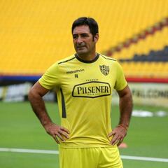 Ex mundialista con la Roja defiende a Castillo: “No es lo correcto, hay que ganar en la cancha”