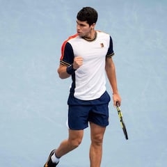 Alcaraza maravilla y se impone a Berrettini, séptimo del mundo