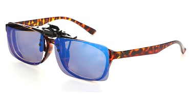 Convierte tus gafas graduadas en solares con este clip universal