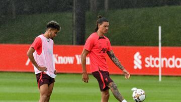 Luis Díaz y Darwin Núñez durante un entrenamiento de Liverpool.