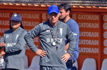 Los múltiples problemas de Ariel Holan en la UC