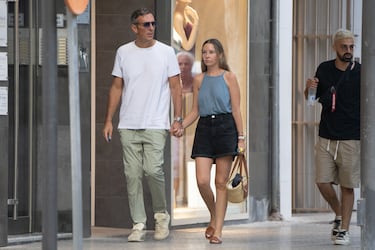 Tras tres años de discreta relación, el presentador y la enfermera valenciana han anunciado importantes planes de futuro que incluyen una boda y su primera paternidad en común. A finales de diciembre de 2025, confirmaron que esperan su primer hijo juntos bajo el lema "Todo en un latido". El bebé, que nacerá en 2026, será el segundo hijo para el presentador.