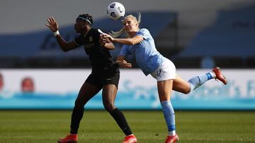 Soccer Football - Women&#039;s Champions League - Quarter Final - Second Leg - Manchester City v FC Barcelona - Manchester City Academy Stadium, Manchester, Britain - March 31, 2021 Barcelona&#039;s Asisat Oshoala in action with Manchester City&#039;s Ale