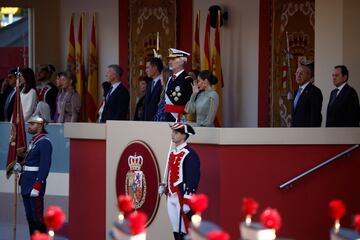 La Reina Letizia y Felipe VI de España durante el desfile del 12 de octubre de las Fuerzas Armadas.