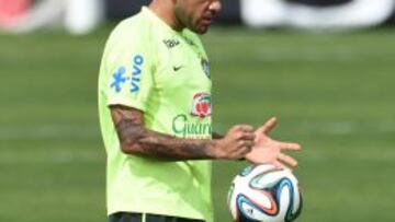 El Barça, "encantado" con Alves