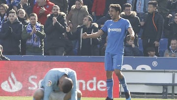 El Getafe gana por la gracia del árbitro y los regalos del Celta