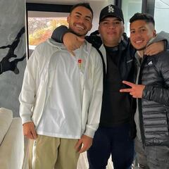 “En la cancha soy lateral izquierdo, en mi otra faceta soy ‘9′ y goleador”