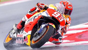 Repsol Honda Team's Spanish rider Marc Marquez competes during the San Marino Moto GP Grand Prix at the Marco Simoncelli Circuit in Misano, on September 10, 2017. / AFP PHOTO / Marco BERTORELLO