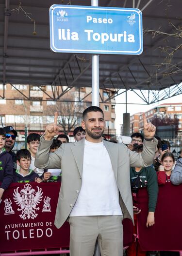 Ilia Topuria inaugura un paseo con su nombre en la Escuela Central de Educación Física.