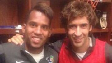 Raúl se fotografió con Díaz, defensa del Cosmos.