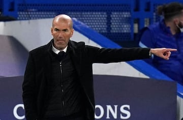 05 May 2021, United Kingdom, London: Real Madrid manager Zinedine Zidane gestures on the touchline during the UEFA Champions League Semi-Final second leg soccer match between Chelsea FC and Real Madrid CF at Stamford Bridge.