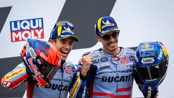 Marc y Álex Márquez celebran el podio, en el GP de Alemania.