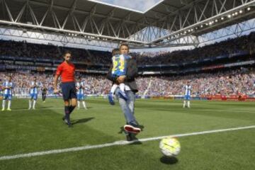 Homenaje, 12 septiembre 2015, antes de un Espanyol-Real Madrid: hace el saque de honor en Cornellà con su hijo en brazos. En septiembre de 2016 entra a formar parte de la estructura del Espanyol, en la que sigue trabajando en la actualidad.