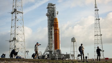 People set cameras to photograph NASA's Artemis II lunar flyby mission, with the next-generation moon rocket, the Space Launch System (SLS) rocket and the Orion crew capsule, on Pad 39B, ahead of the launch of the Artemis II mission at the Kennedy Space Center in Cape Canaveral, Florida, U.S., March 31, 2026. REUTERS/Brendan McDermid REFILE - CORRECTING INFORMATION FROM "MISSION TO ORBIT THE MOON" TO "LUNAR FLYBY MISSION".