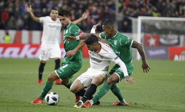 Banega entre Gabriel Pirés y Beauvue.