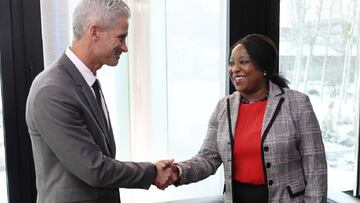 29/01/19 FIFA  CASO AL AIRIBI ENCARCELADO EN TALANDIA JUGADOR DE LA SELECCION DE AUSTRALIA Y REFUGIADO 
 FATMA SAMOURA SECRETARIA GENERAL DE LA FIFA Y CRAIG FOSTER EXFUTBOLISTA DE AUSTRALIA 
 
 FOTO ENVIADA IGNACIO.CAMACHO.