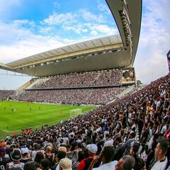 Los 5 estadios que Colo Colo mira para remozar el Monumental