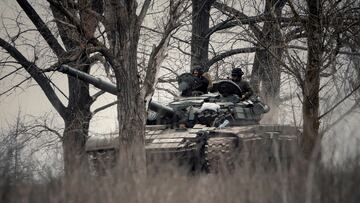 Ukrainian service members ride a tank, as Russia's attack on Ukraine continues, in Donbas region, Ukraine April 8, 2023. REUTERS/Yan Dorbronosov