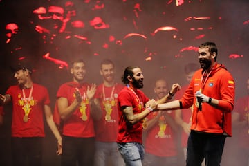 Marc Gasol, junto a Ricky, en la celebración del oro mundial de 2019.