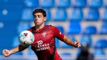 Marino Illescas cae lesionado.