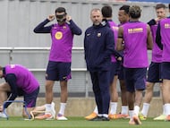 08/11/25
ENTRENAMIENTO BARCELONA
Eric Garcia con máscara
Hansi Flick