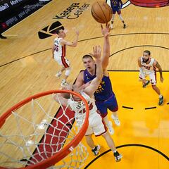 El puño de hierro de Nikola Jokic