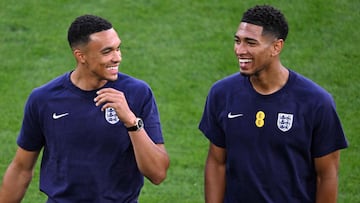 Trent Alexander-Arnold y Jude Bellingham, antes de un partido con la Selección inglesa.