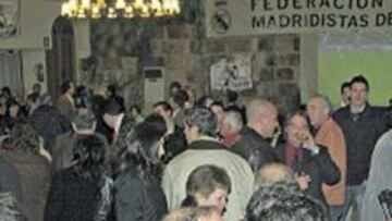 <b>EXPECTACIÓN. </b>Los peñistas de Baleares arroparon al máximo dirigente blanco.