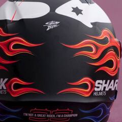 Lorenzo estrena casco: "No soy un gran piloto, soy un campeón"