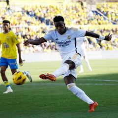 Sin Bellingham, Vinicius lleva la antorcha