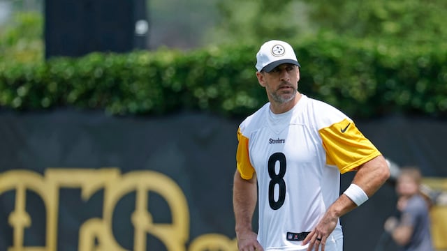 Pittsburgh Steelers quarterback Aaron Rodgers is back on the field and shocked NFL fans with a ring on his finger at minicamp yesterday.