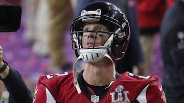 CJX111. Houston (United States), 06/02/2017.- Atlanta Falcons quarterback Matt Ryan leaves the field after the New England Patriots defeated the Atlanta Falcons in Super Bowl LI at NRG Stadium in Houston, Texas, USA, 05 February 2017. The AFC Champion Patriots play the NFC Champion Atlanta Falcons in the National Football League&#039;s annual championship game. (Liga de Campeones, Disturbios, Estados Unidos) EFE/EPA/ERIK S. LESSER