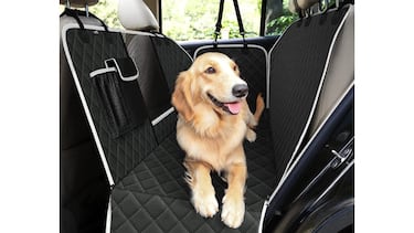 El cubreasientos de coche para perros para viajar más cómodo en verano