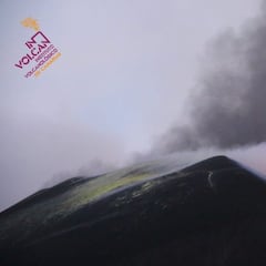 El cono del volcán se 'tiñe' de verde: lo que significa