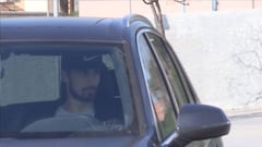 Barcelona fan hurls abuse at André Gomes: "Moron!"