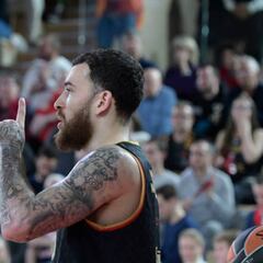 El Mónaco aparta a Mike James