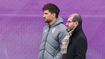 24/01/24 REAL VALLADOLID ENTRENAMIENTO. Paulo André, director del Área de estrategia deportiva, junto a David Espinar, director del gabinete de presidencia.
